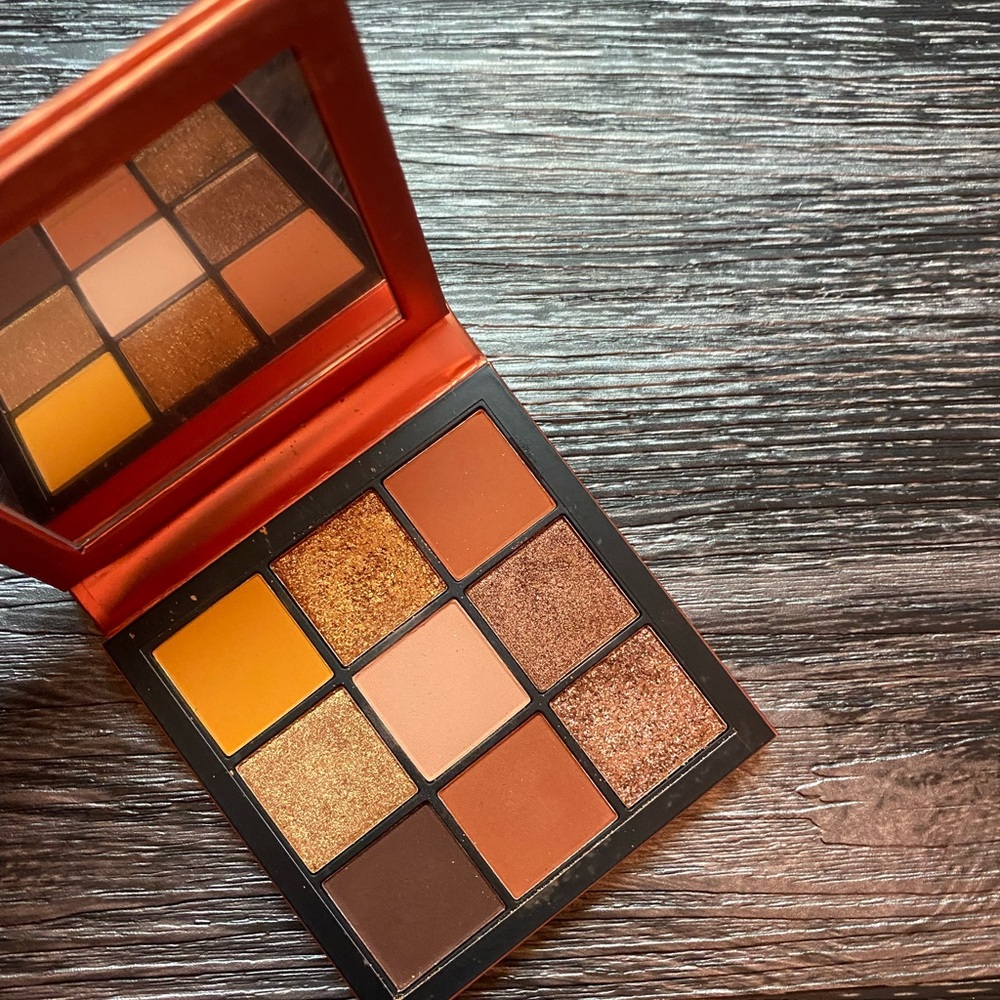Huda Beauty Topaz palette